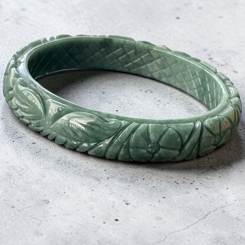 Vintage Burmese Untreated Natural Jadeite/Jade Carved Bangle